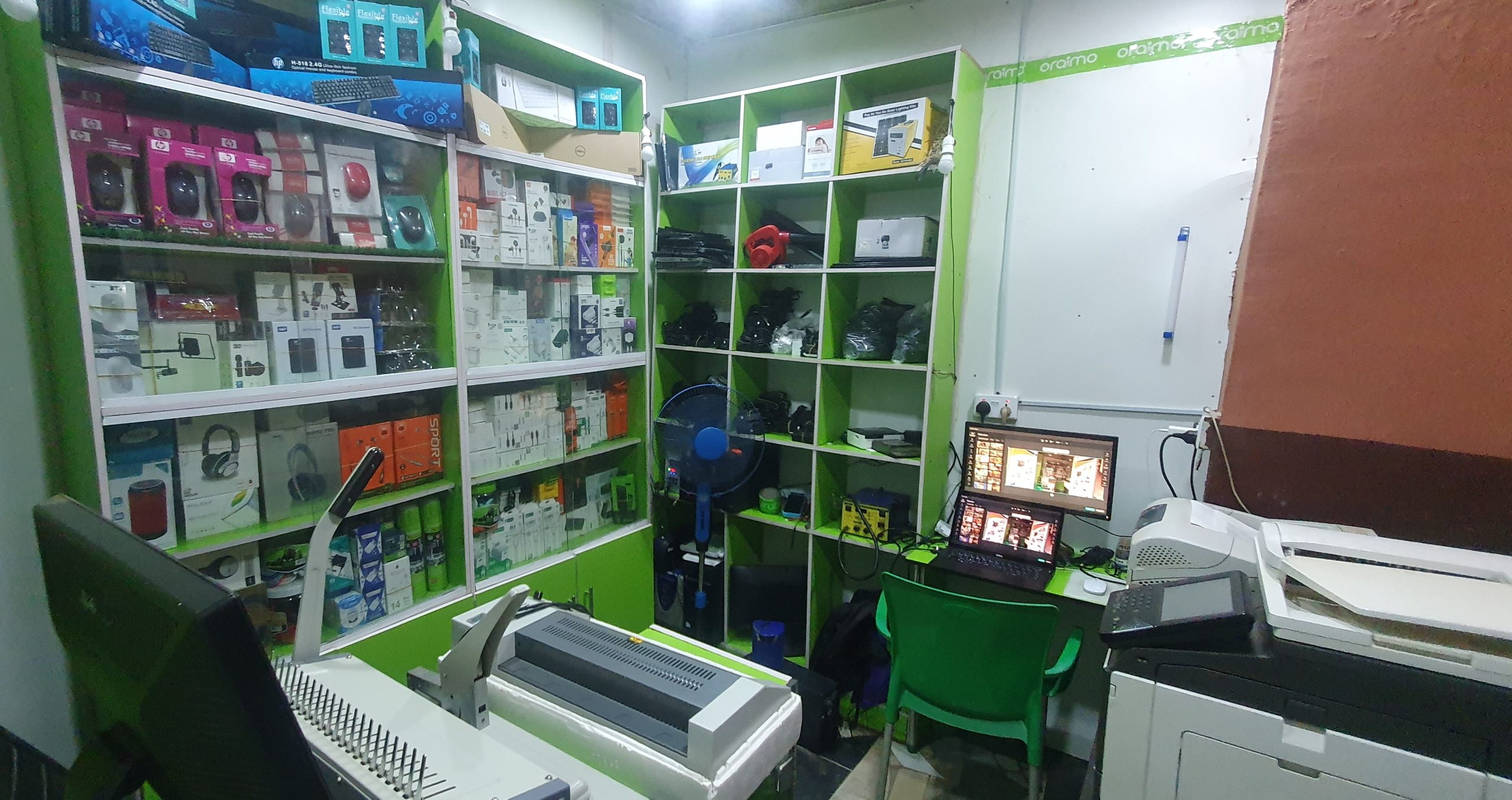 Vinfotech Office - square
